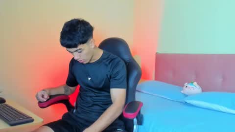 Snapshot of paul_sexycock chatting on 02/13/25, 12:43 paul_sexycock online show from 02/13/25, 12:43