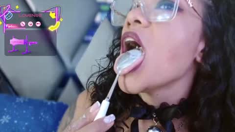 Paula online show from 11/08/25, 02:39