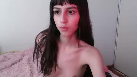 Snapshot of paulainblue chatting on 01/23/25, 02:44   online show from 01/23/25, 02:44