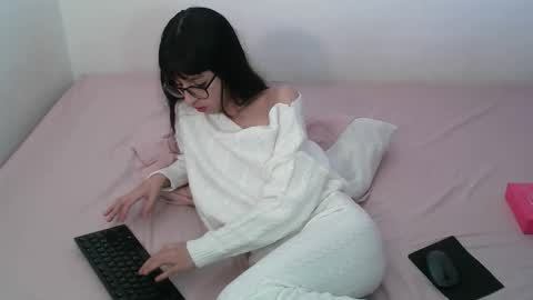 Snapshot of paulainblue chatting on 10/26/25, 02:17   online show from 10/26/25, 02:17