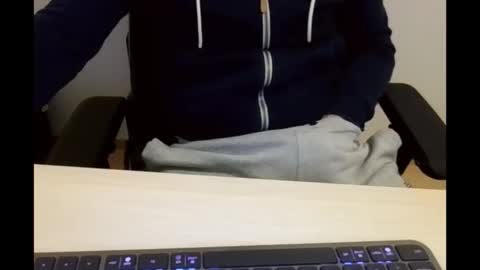 paulbazo83 online show from 11/19/25, 12:05