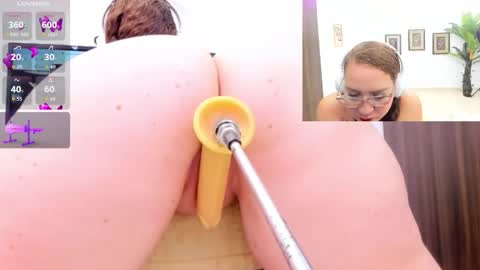 Paulina Davis  online show from 10/17/25, 02:15