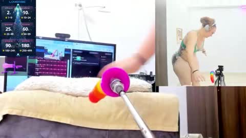 Paulina Davis  online show from 12/20/25, 12:18