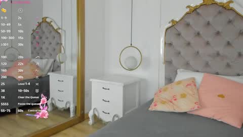 paulina lux online show from 04/12/26, 02:11