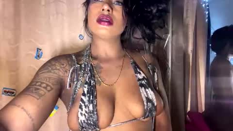 Snapshot of paulina_ruiz_ chatting on 05/31/26, 10:44 online show from 05/31/26, 10:44