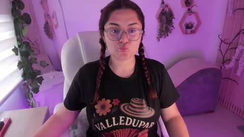 Snapshot of paulinacostello chatting on 10/12/25, 07:02 Estefania online show from 10/12/25, 07:02