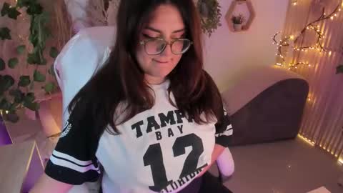 Estefania online show from 02/17/26, 05:08