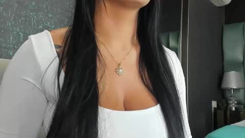 Snapshot of paulinaduarte_ chatting on 03/28/26, 11:43 Paulina online show from 03/28/26, 11:43