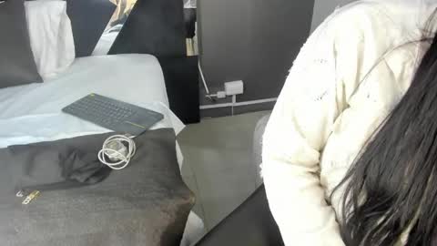 Snapshot of paulinaduarte_ chatting on 04/18/26, 11:47 Paulina online show from 04/18/26, 11:47