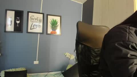 Snapshot of paulinaduarte_ chatting on 04/22/26, 12:18 Paulina online show from 04/22/26, 12:18