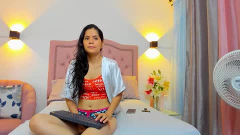 Snapshot of paulinavera chatting on 03/24/26, 12:32 paulinavera online show from 03/24/26, 12:32