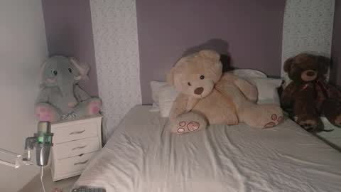 paulina online show from 10/22/25, 04:40