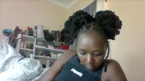 Snapshot of pauline19932016 chatting on 11/04/25, 04:44 pauline19932016 online show from 11/04/25, 04:44