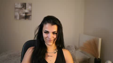 Snapshot of pauline_2005 chatting on 06/14/26, 01:13 Pauline online show from 06/14/26, 01:13