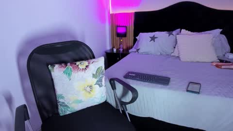 Pauline online show from 03/19/26, 02:37