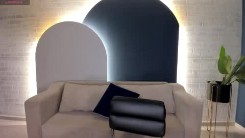 Snapshot of paulinesanz chatting on 06/02/26, 07:05 Pauline Sanz online show from 06/02/26, 07:05