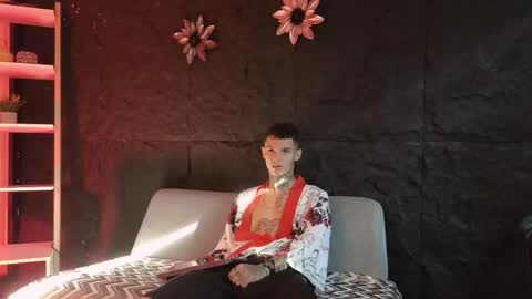 Paulo online show from 12/21/25, 08:49