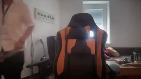 Snapshot of paulsimpsn chatting on 06/17/26, 02:29 love bush online show from 06/17/26, 02:29