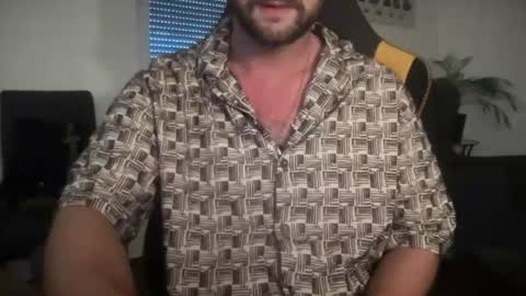 Snapshot of paulsimpsn chatting on 06/28/26, 05:30 love bush online show from 06/28/26, 05:30