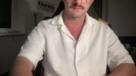 Snapshot of paulsimpsn chatting on 07/17/26, 07:30 love bush online show from 07/17/26, 07:30