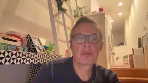 Snapshot of paulwill2377 chatting on 12/15/25, 02:05 paulwill2377 online show from 12/15/25, 02:05