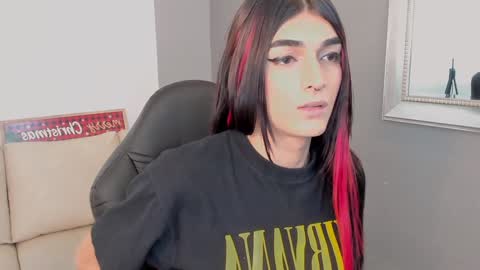 Snapshot of pauly_dolll chatting on 12/03/24, 07:11 Pauly online show from 12/03/24, 07:11