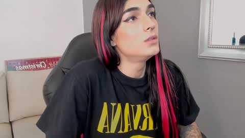 Snapshot of pauly_dolll chatting on 12/03/24, 10:18 Pauly online show from 12/03/24, 10:18