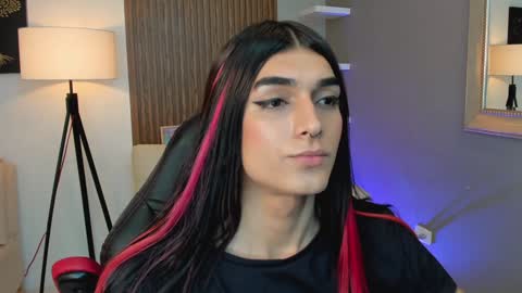 Snapshot of pauly_dolll chatting on 12/10/24, 10:16 Pauly online show from 12/10/24, 10:16