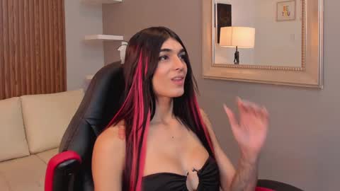 Snapshot of pauly_dolll chatting on 12/14/24, 07:25 Pauly online show from 12/14/24, 07:25