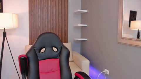 Snapshot of pauly_dolll chatting on 12/27/24, 03:42 Pauly online show from 12/27/24, 03:42