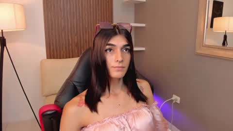 Snapshot of pauly_dolll chatting on 12/27/24, 10:05 Pauly online show from 12/27/24, 10:05