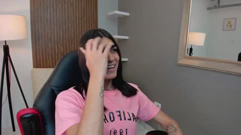 Snapshot of pauly_dolll chatting on 01/07/25, 06:56 Pauly online show from 01/07/25, 06:56