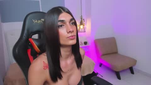 Snapshot of pauly_dolll chatting on 02/25/25, 07:36 Pauly online show from 02/25/25, 07:36