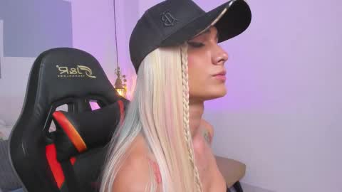 Snapshot of pauly_dolll chatting on 02/27/25, 10:20 Pauly online show from 02/27/25, 10:20