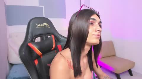 Snapshot of pauly_dolll chatting on 03/04/25, 07:32 Pauly online show from 03/04/25, 07:32