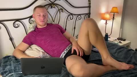 Snapshot of pavelrey chatting on 06/01/26, 11:28 Pavel online show from 06/01/26, 11:28