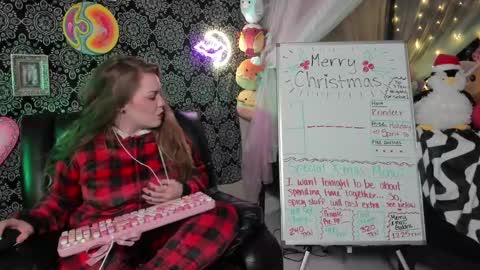 ArtsyHeartsyy online show from 12/26/24, 02:01