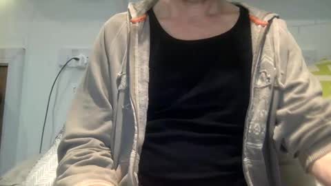 Snapshot of pea23 chatting on 01/18/25, 10:49 pea23 online show from 01/18/25, 10:49