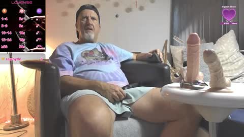 Snapshot of peacetous chatting on 10/26/25, 01:00 Marc online show from 10/26/25, 01:00