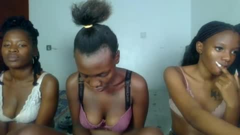 Snapshot of peach_ebonny chatting on 06/25/26, 06:45 peach_ebonny online show from 06/25/26, 06:45
