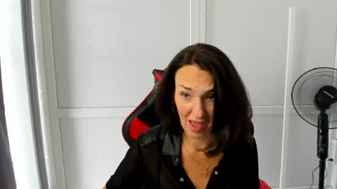 Snapshot of peachboomm chatting on 06/27/26, 09:36 Christina online show from 06/27/26, 09:36