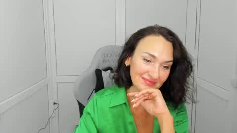 Snapshot of peachboomm chatting on 08/05/26, 06:27 Christina online show from 08/05/26, 06:27