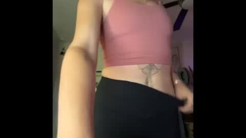 Snapshot of peachesncreampiezz chatting on 06/19/26, 10:02 peachesncreampiezz online show from 06/19/26, 10:02