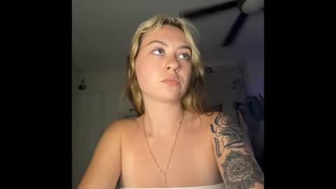 Snapshot of peachesncreampiezz chatting on 06/22/26, 07:55 peachesncreampiezz online show from 06/22/26, 07:55