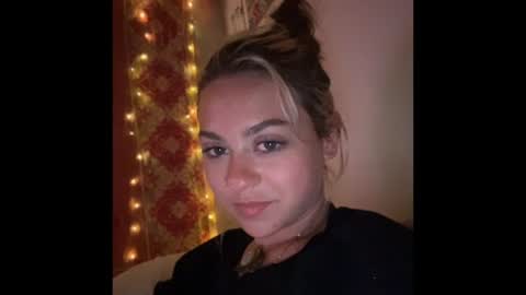 Snapshot of peachesncreampiezz chatting on 07/11/26, 06:27 peachesncreampiezz online show from 07/11/26, 06:27