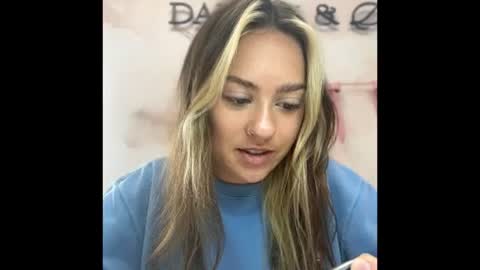 Snapshot of peachesncreampiezz chatting on 07/17/26, 04:45 peachesncreampiezz online show from 07/17/26, 04:45