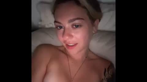 Snapshot of peachesncreampiezz chatting on 07/18/26, 04:49 peachesncreampiezz online show from 07/18/26, 04:49