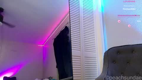 Snapshot of peachsundae chatting on 07/06/26, 02:52 portiapiers online show from 07/06/26, 02:52