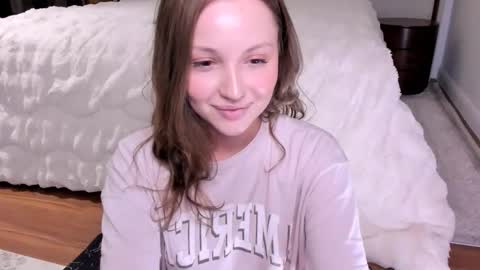 Snapshot of peachvibes chatting on 10/06/25, 02:42 Lili online show from 10/06/25, 02:42