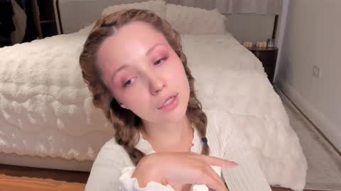 Snapshot of peachvibes chatting on 12/03/25, 06:54 Lili online show from 12/03/25, 06:54